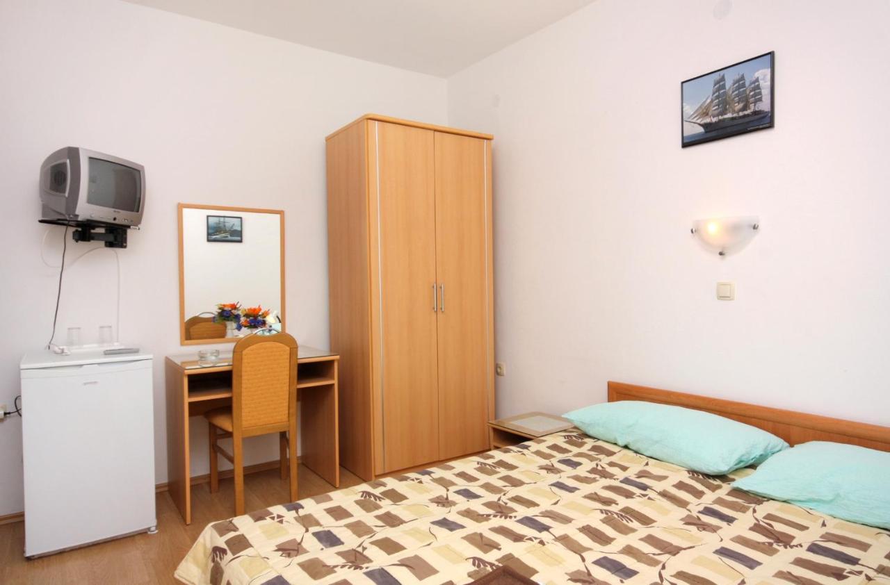 Double Room Vrbnik 5301B Екстериор снимка