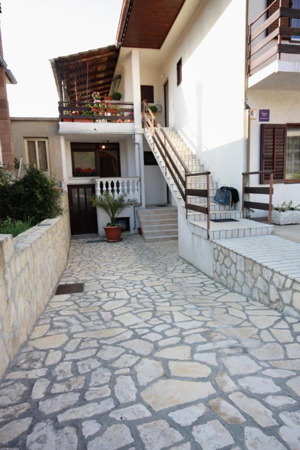 Double Room Vrbnik 5301B Екстериор снимка
