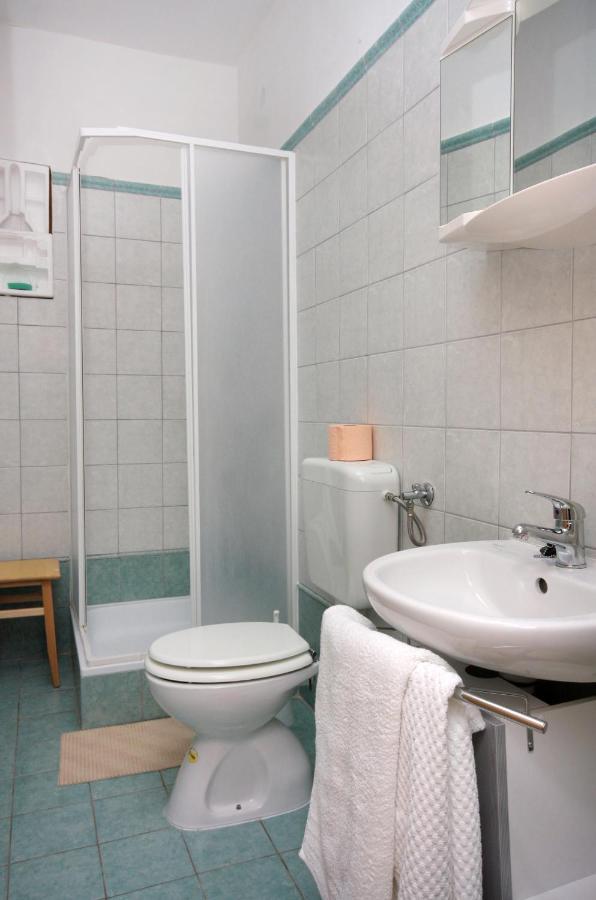 Double Room Vrbnik 5301B Екстериор снимка